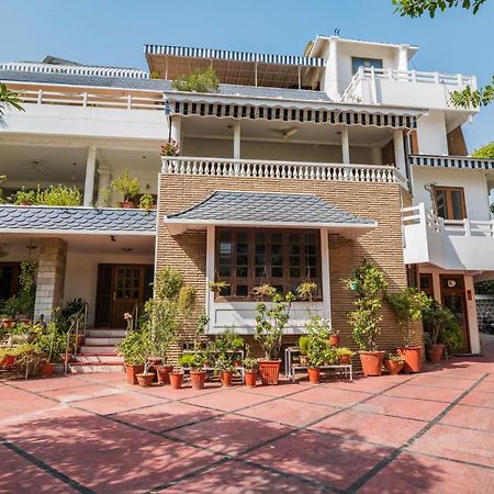 Giri Homestay By Vista Rooms Jaipur Bagian luar foto