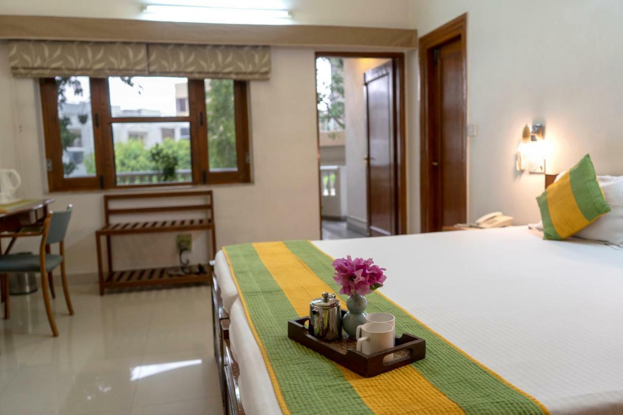 Giri Homestay By Vista Rooms Jaipur Bagian luar foto