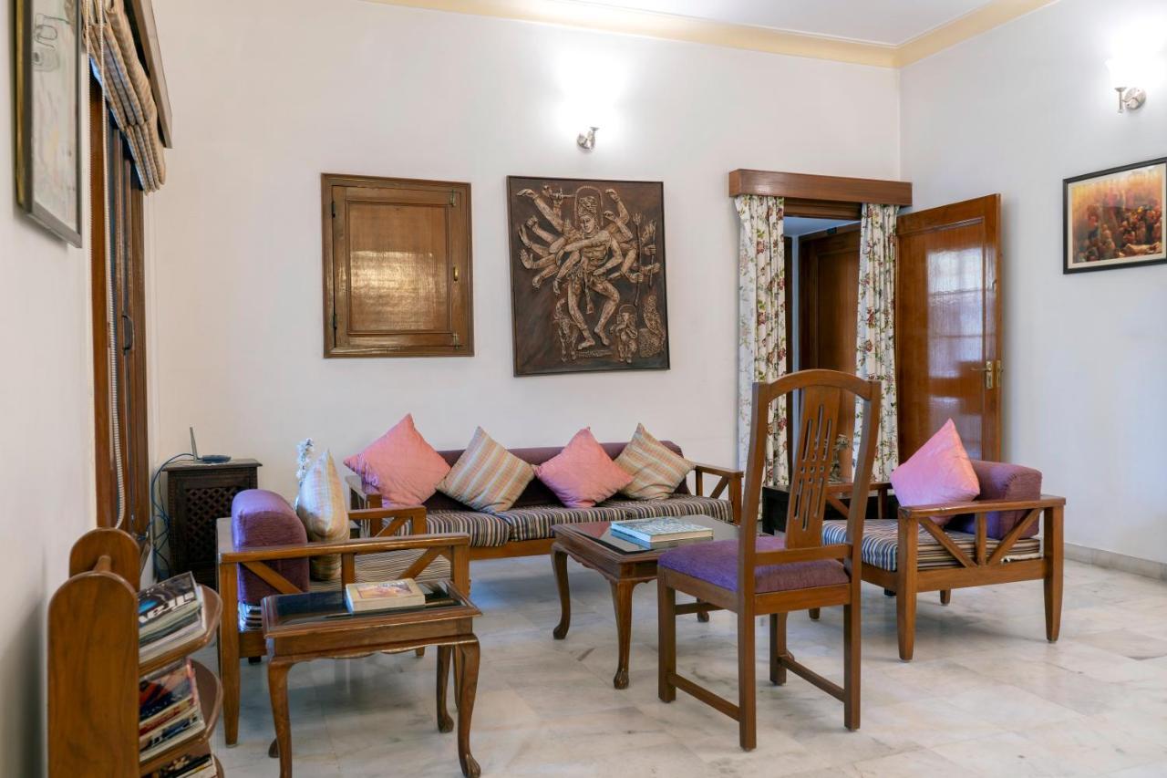 Giri Homestay By Vista Rooms Jaipur Bagian luar foto