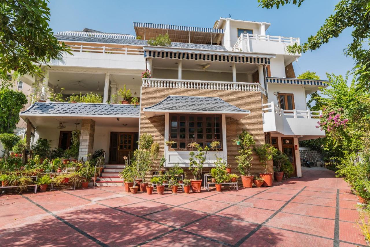 Giri Homestay By Vista Rooms Jaipur Bagian luar foto