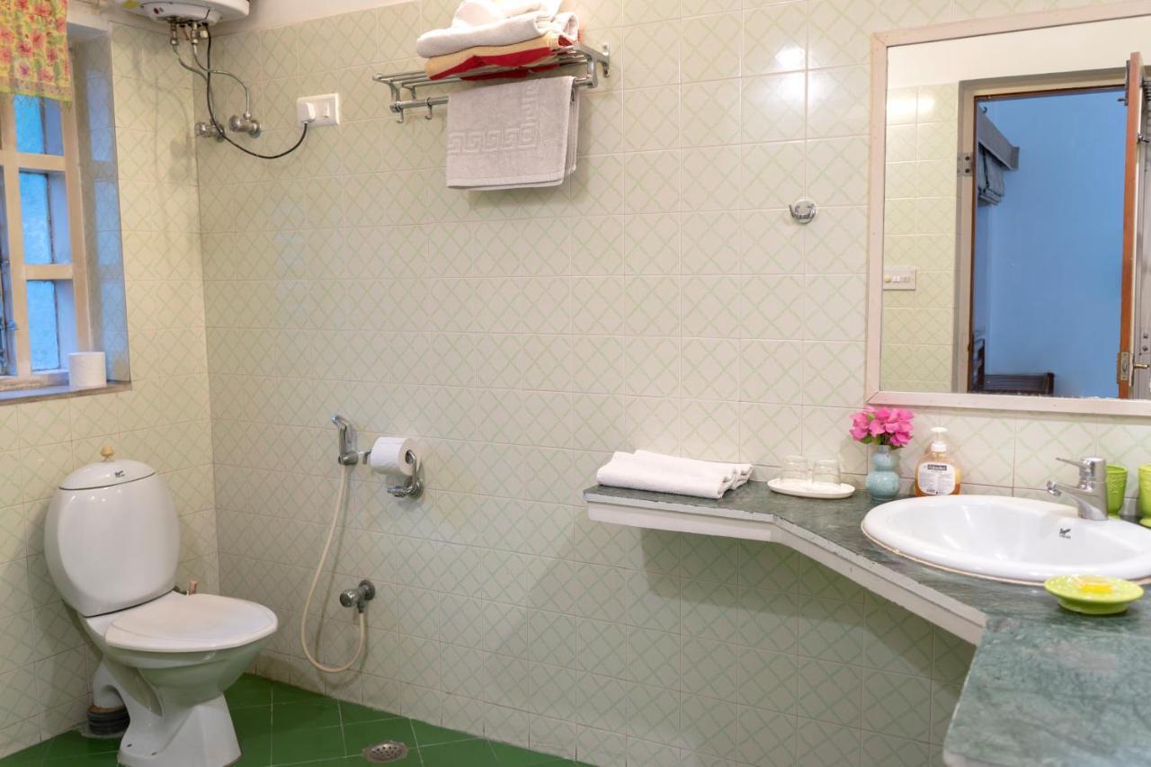 Giri Homestay By Vista Rooms Jaipur Bagian luar foto