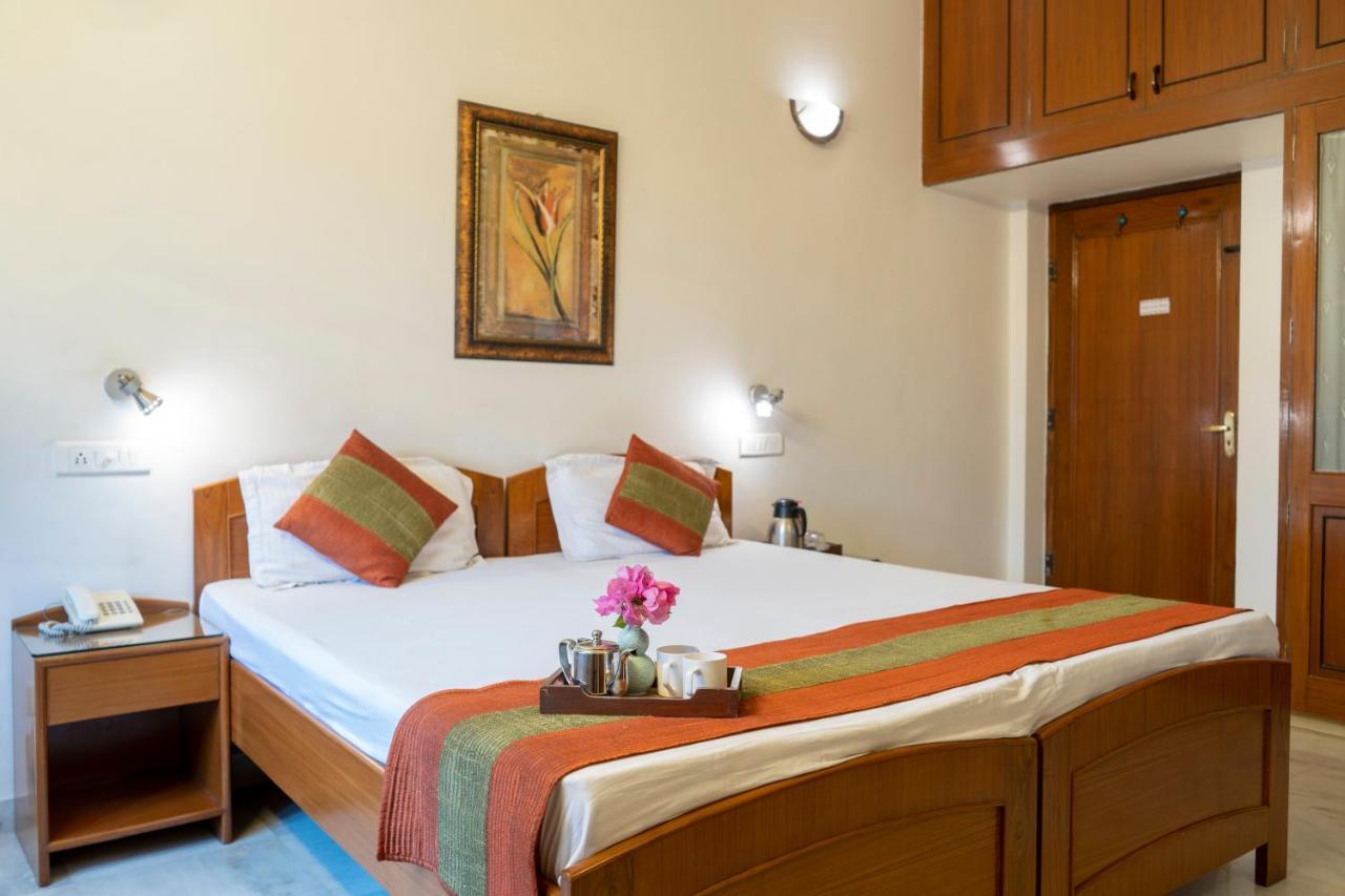 Giri Homestay By Vista Rooms Jaipur Bagian luar foto