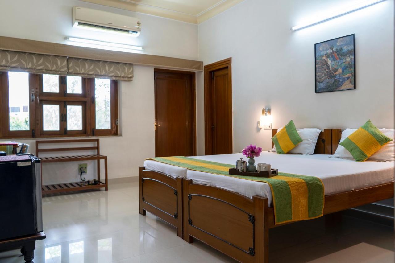Giri Homestay By Vista Rooms Jaipur Bagian luar foto