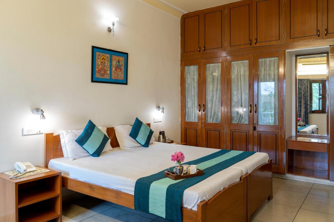 Giri Homestay By Vista Rooms Jaipur Bagian luar foto